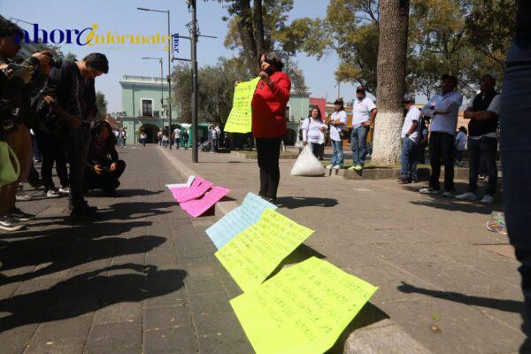 Cutberto Chávez ordena silenciar a maestra y no le sale el numerito