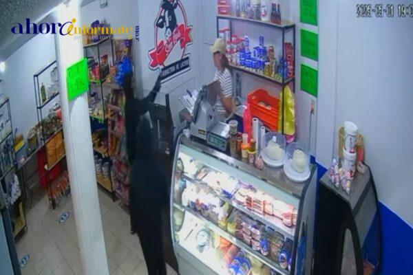 Policías de Apizaco disfrutando día del trabajo, mientras comercio es asaltado a punta de pistola