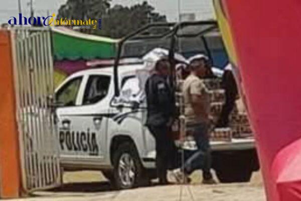 Para transportar chelas usan patrulla en Santa Cruz Tlaxcala